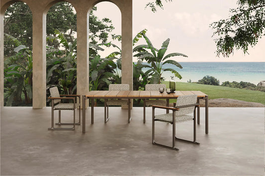 Stilvolle Outdoormöbel für Innenräume: Hochwertige Gartenmöbel und Designideen für Drinnen und Draußen