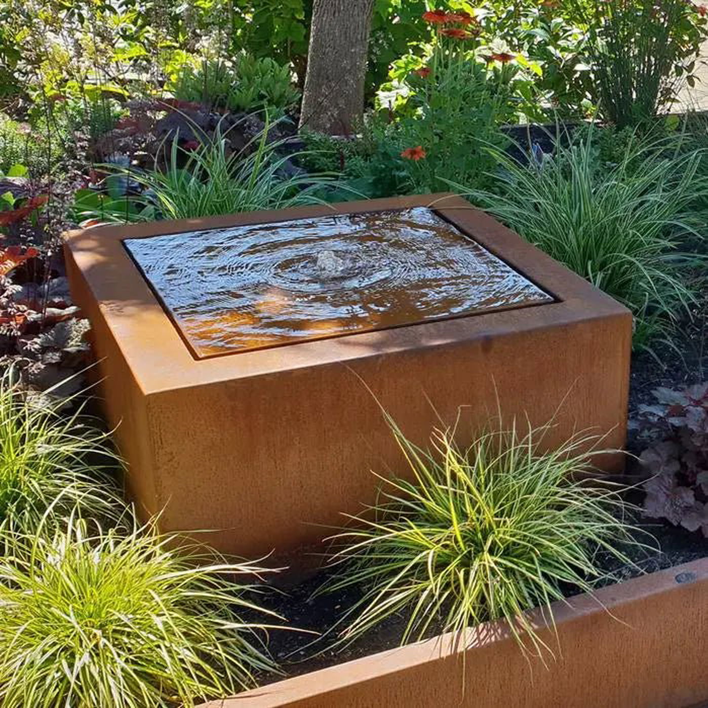 - Adezz - Wassertisch 600x600