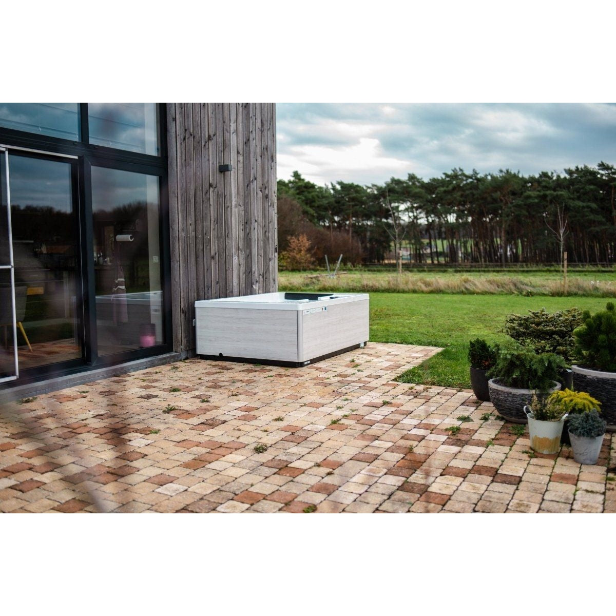 - Alpha Wellness - Whirlpool Intense Suite