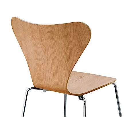 Fritz Hansen - Serie 7 3107 Stuhl Naturfurnier